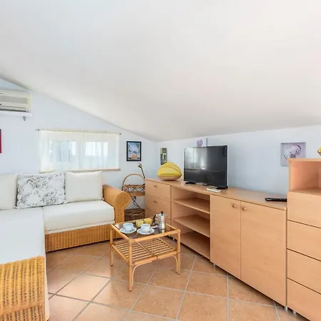Apartment Giuliano With Sea View